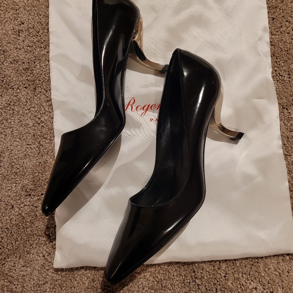 Roger Vivier cat heel